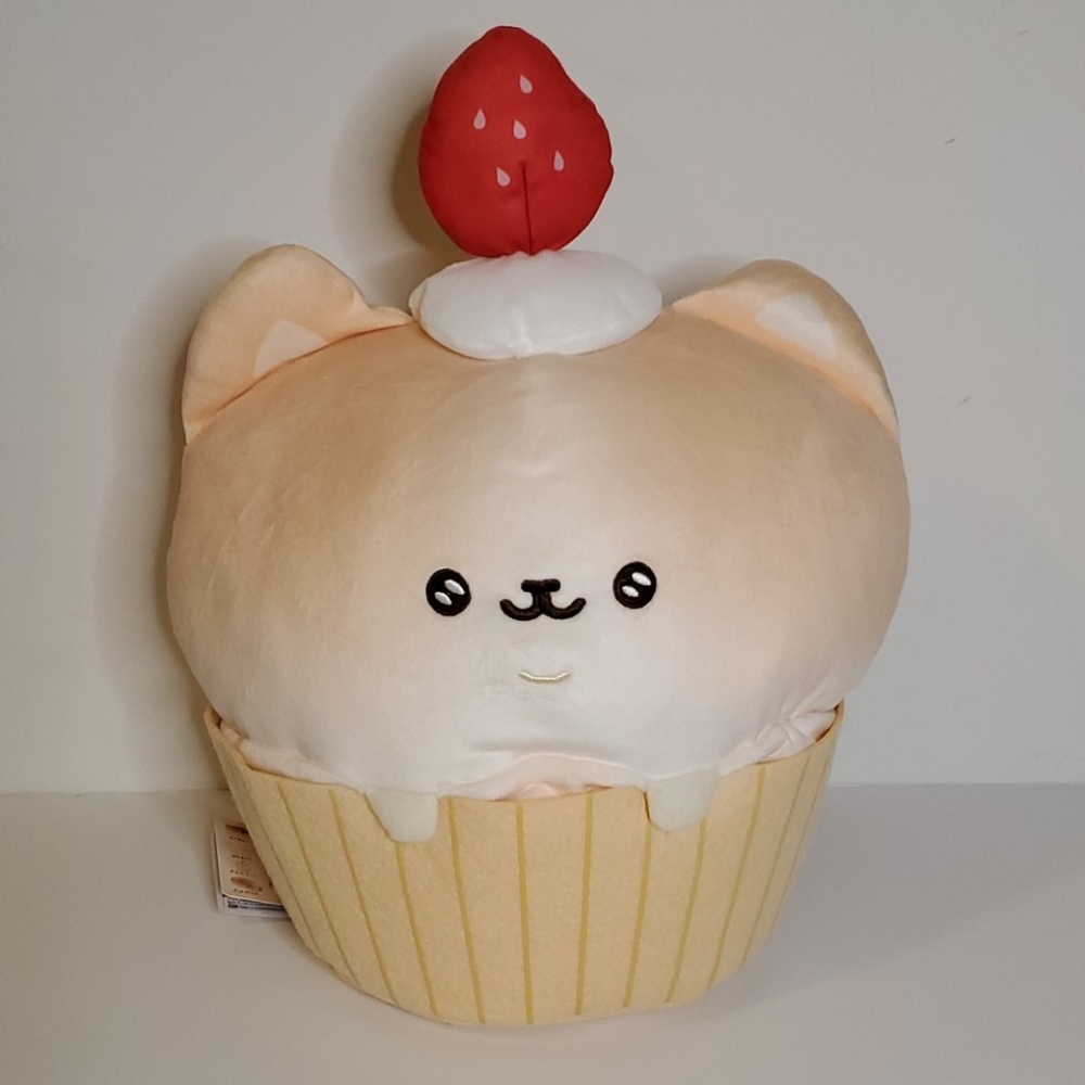 Yeast Ken Muffin with Strawberry Topping